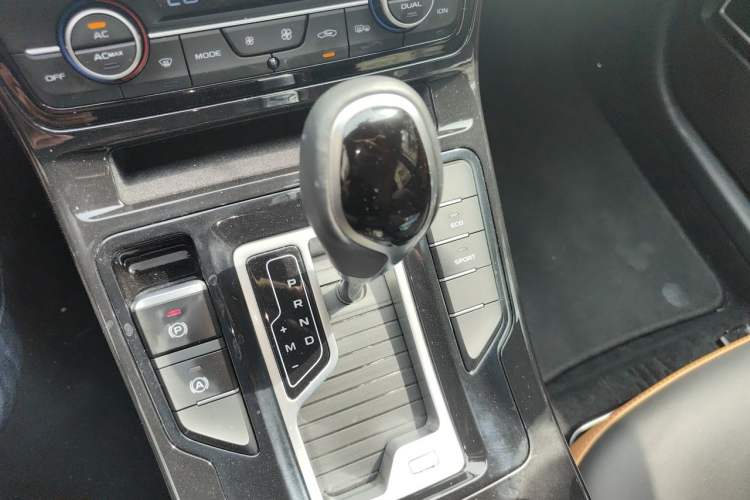 Used Geely Auto Emgrand GL 2020 1.4T CVT Luxury Model Gear Lever