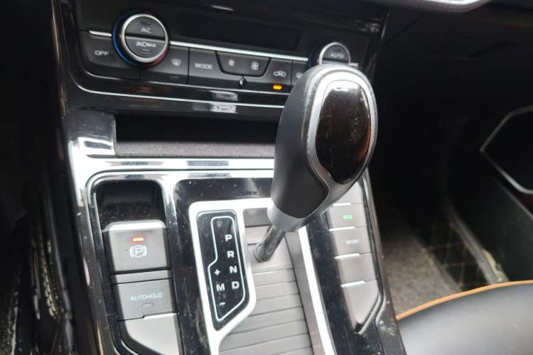 Used Geely Auto Emgrand GL 2020 1.4T CVT Luxury Model Gear Lever