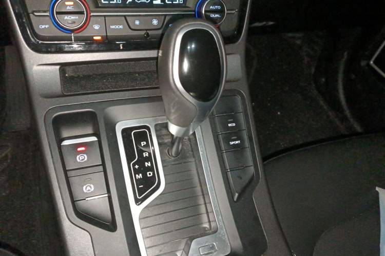 Used Geely Auto Emgrand GL 2020 1.4T CVT Luxury Model Gear Lever
