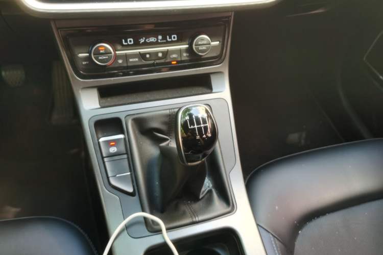 Used Geely Auto Emgrand GL 2020 1.4T Manual Luxury Model Gear Lever
