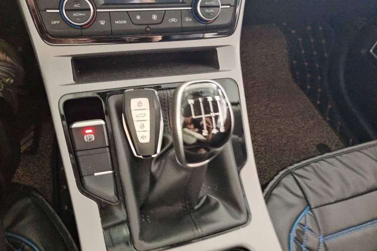 Used Geely Auto Emgrand GL 2020 1.4T Manual Asian Games Edition Gear Lever