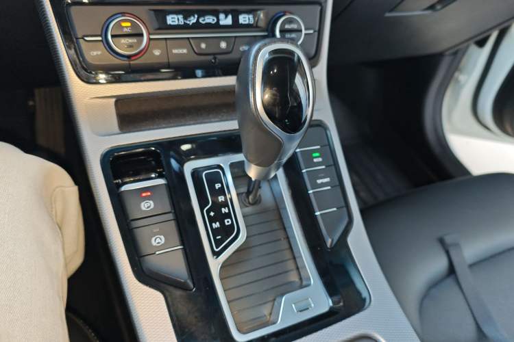 Used Geely Auto Emgrand GL 2020 1.4T CVT Asian Games Edition Gear Lever
