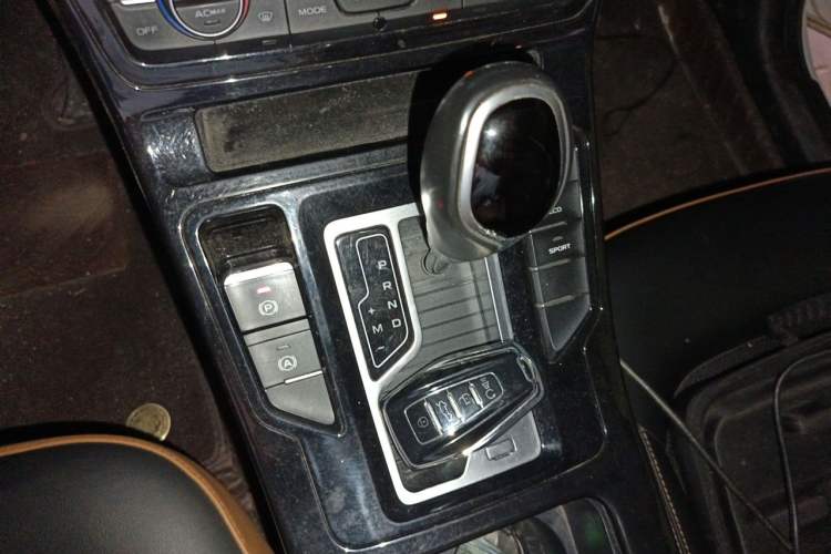 Used Geely Auto Emgrand GL 2020 1.4T CVT Luxury Edition Gear Lever