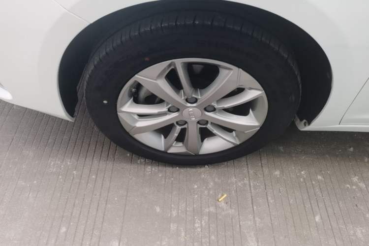 Used Geely Auto Emgrand GL 2020 1.4T CVT Luxury Model Left Front Wheel Hub