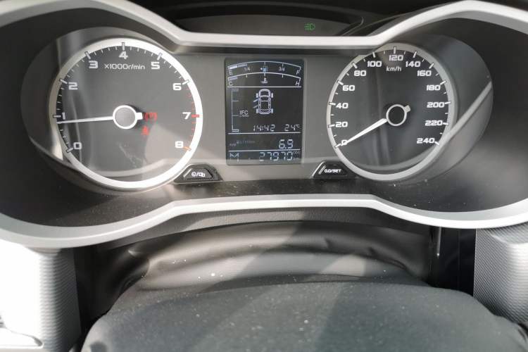 Used Geely Auto Emgrand GL 2020 1.4T Manual Asian Games Edition Odometer Close Up