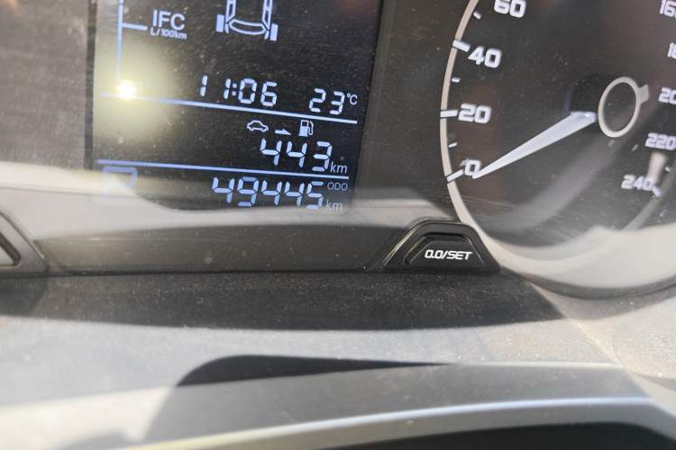 Used Geely Auto Emgrand GL 2020 1.4T CVT Asian Games Edition Odometer Close Up