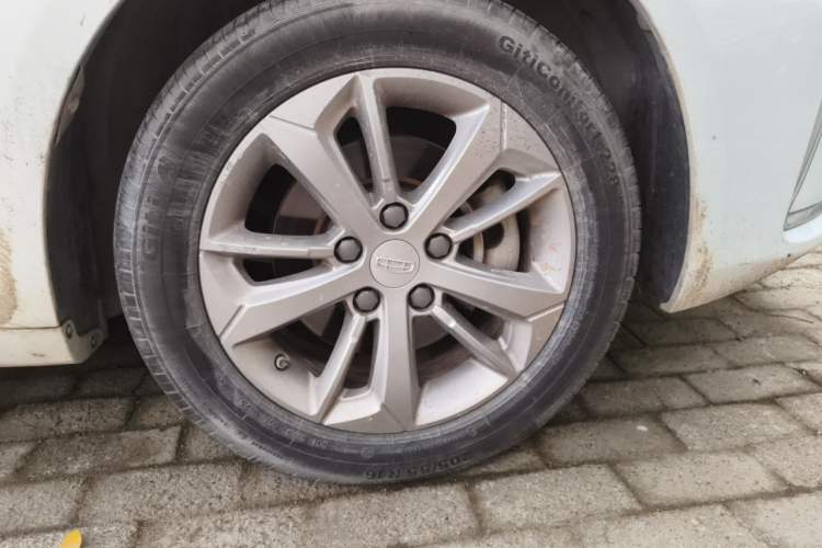 Used Geely Auto Emgrand GL 2020 1.4T CVT Luxury Model Right Front Wheel Hub