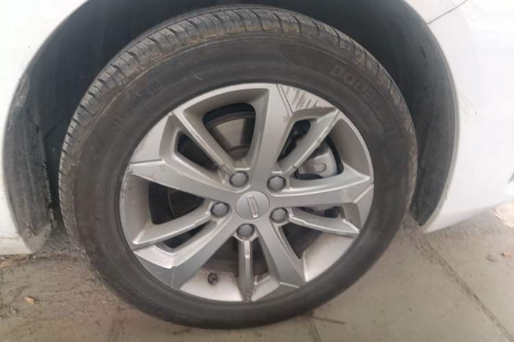 Used Geely Auto Emgrand GL 2020 1.4T CVT Luxury Model Right Front Wheel Hub