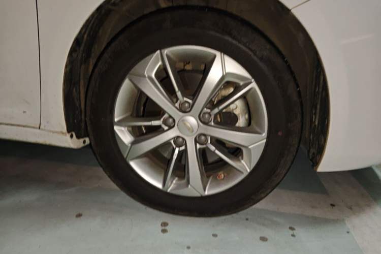 Used Geely Auto Emgrand GL 2020 1.4T CVT Luxury Model Right Front Wheel Hub