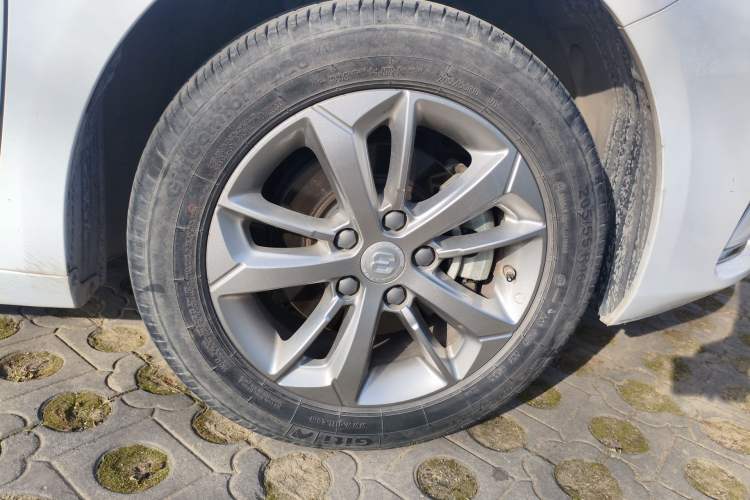 Used Geely Auto Emgrand GL 2020 1.4T Manual Luxury Model Right Front Wheel Hub