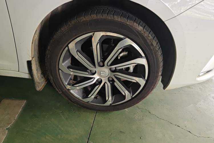 Used Geely Auto Emgrand GL 2020 1.4T CVT Luxury Model Right Front Wheel Hub