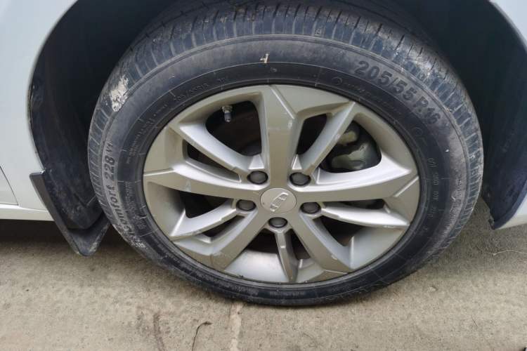 Used Geely Auto Emgrand GL 2020 1.4T Manual Luxury Model Right Front Wheel Hub