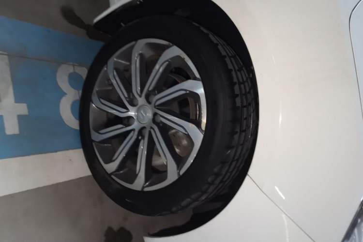 Used Geely Auto Emgrand GL 2020 1.4T CVT Luxury Edition Right Front Wheel Hub