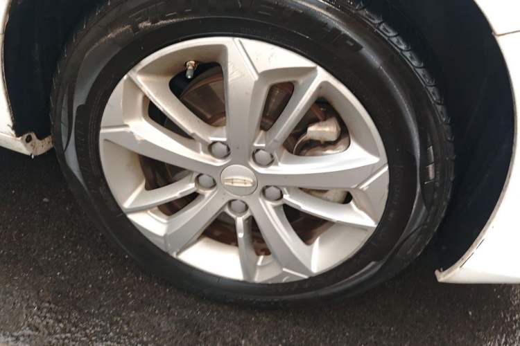 Used Geely Auto Emgrand GL 2020 1.4T CVT Luxury Model Right Front Wheel Hub