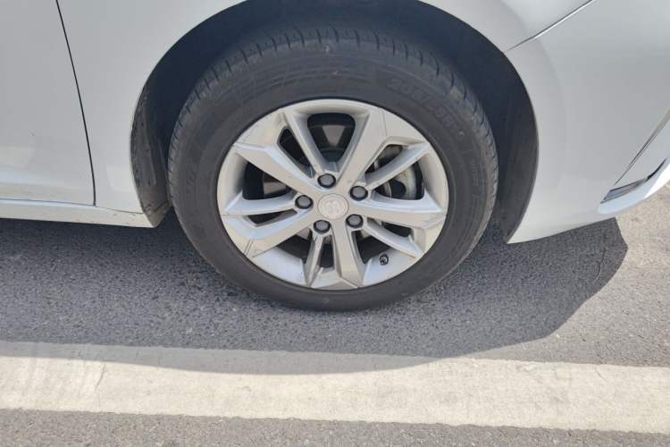 Used Geely Auto Emgrand GL 2020 1.4T Manual Luxury Model Right Front Wheel Hub