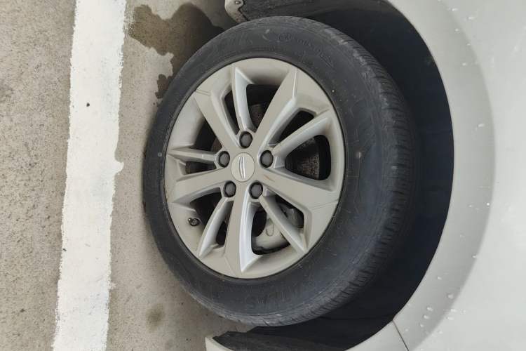 Used Geely Auto Emgrand GL 2020 1.4T CVT Luxury Model Right Front Wheel Hub