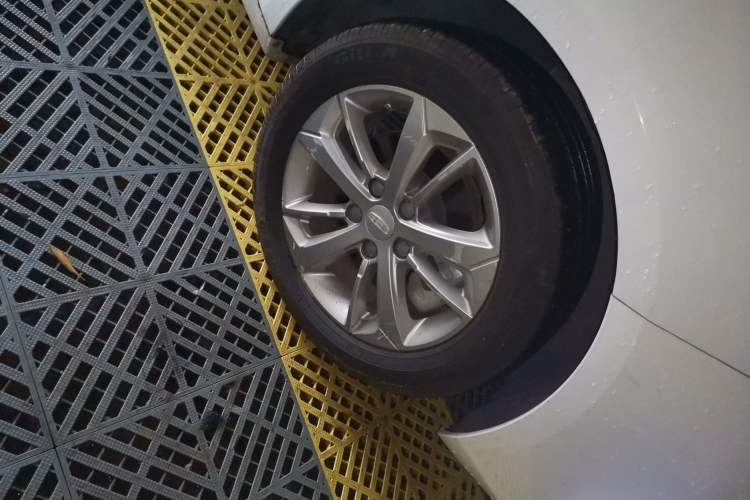Used Geely Auto Emgrand GL 2020 1.4T CVT Luxury Model Right Front Wheel Hub