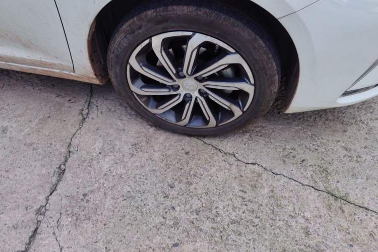 Used Geely Auto Emgrand GL 2020 1.4T Manual Luxury Model Right Front Wheel Hub
