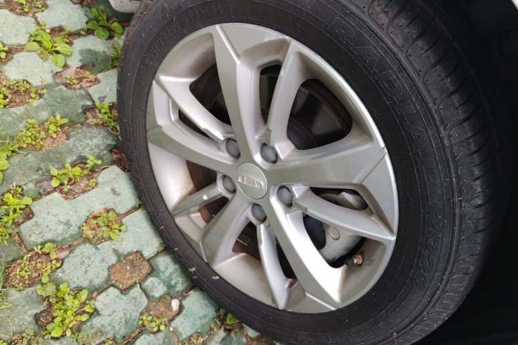 Used Geely Auto Emgrand GL 2020 1.4T CVT Luxury Model Right Front Wheel Hub