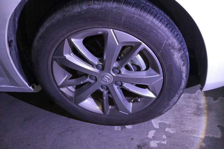 Used Geely Auto Emgrand GL 2020 1.4T CVT Luxury Model Right Front Wheel Hub