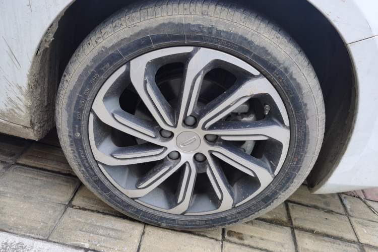 Used Geely Auto Emgrand GL 2020 1.4T CVT Luxury Edition Right Front Wheel Hub