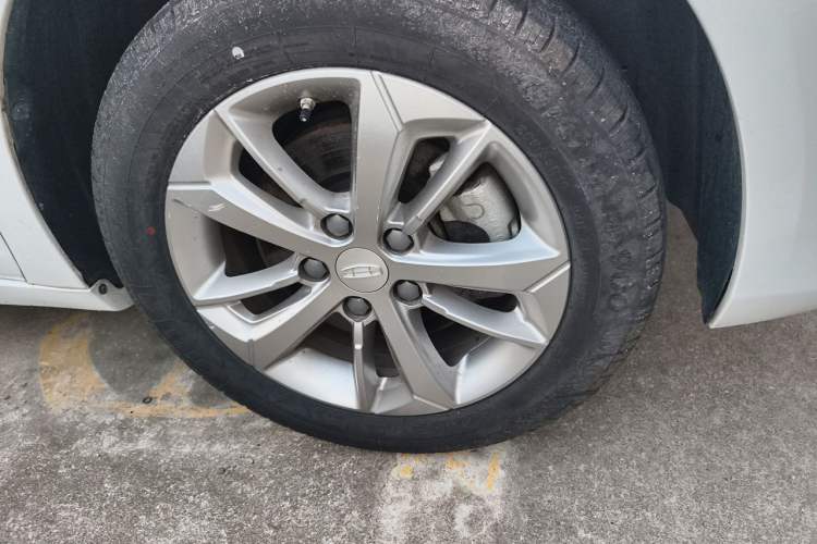 Used Geely Auto Emgrand GL 2020 1.4T Manual Luxury Model Right Front Wheel Hub