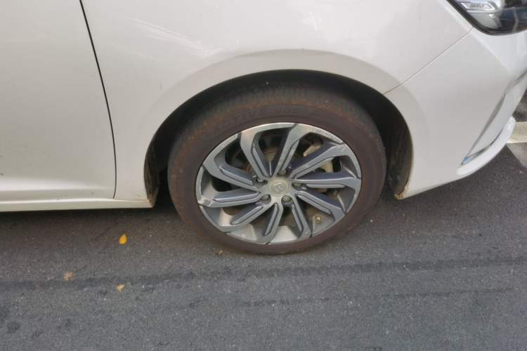 Used Geely Auto Emgrand GL 2020 1.4T Manual Luxury Model Right Front Wheel Hub
