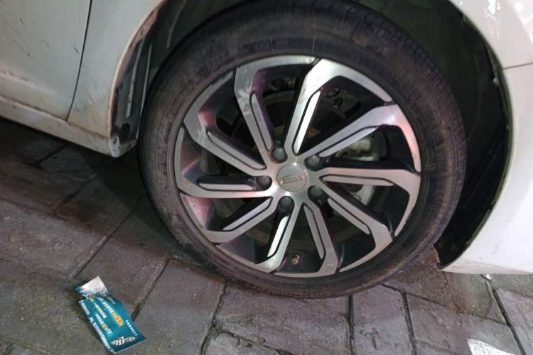 Used Geely Auto Emgrand GL 2020 1.4T CVT Luxury Edition Right Front Wheel Hub