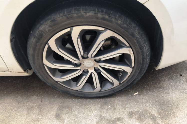 Used Geely Auto Emgrand GL 2020 1.4T CVT Luxury Model Right Front Wheel Hub