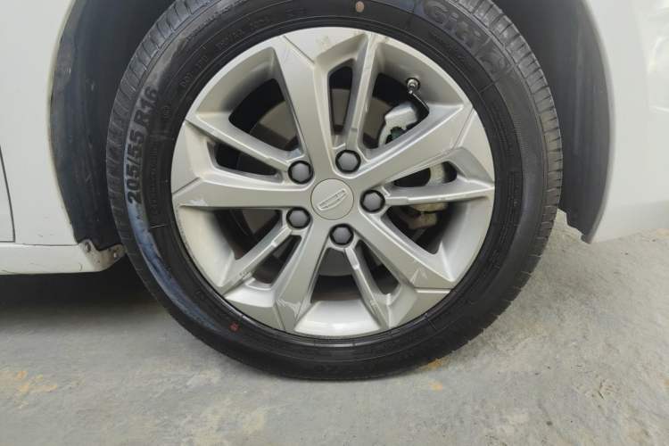 Used Geely Auto Emgrand GL 2020 1.4T CVT Luxury Model Right Front Wheel Hub