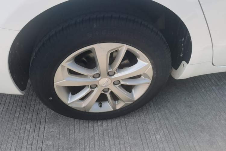 Used Geely Auto Emgrand GL 2020 1.4T CVT Luxury Model Right Rear Wheel Hub