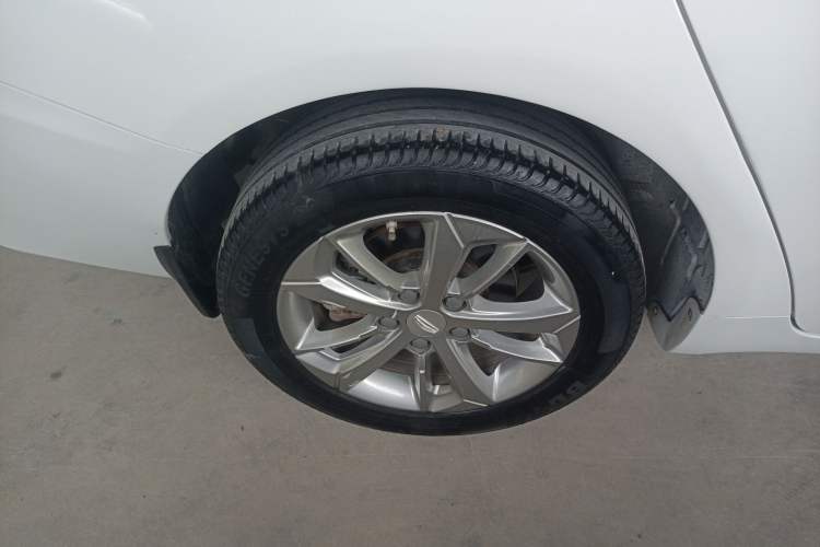 Used Geely Auto Emgrand GL 2020 1.4T CVT Luxury Model Right Rear Wheel Hub