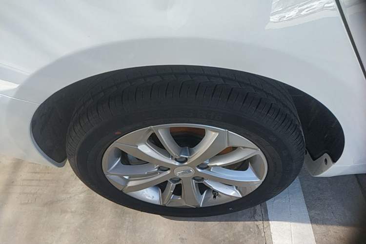 Used Geely Auto Emgrand GL 2020 1.4T CVT Luxury Model Right Rear Wheel Hub
