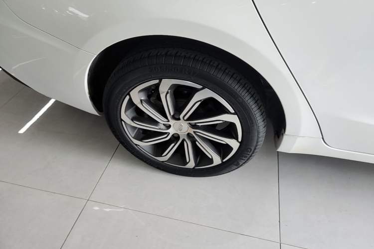 Used Geely Auto Emgrand GL 2020 1.4T CVT Luxury Edition Right Rear Wheel Hub