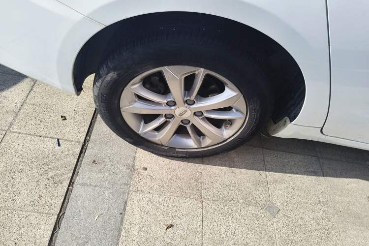 Used Geely Auto Emgrand GL 2020 1.4T CVT Luxury Model Right Rear Wheel Hub