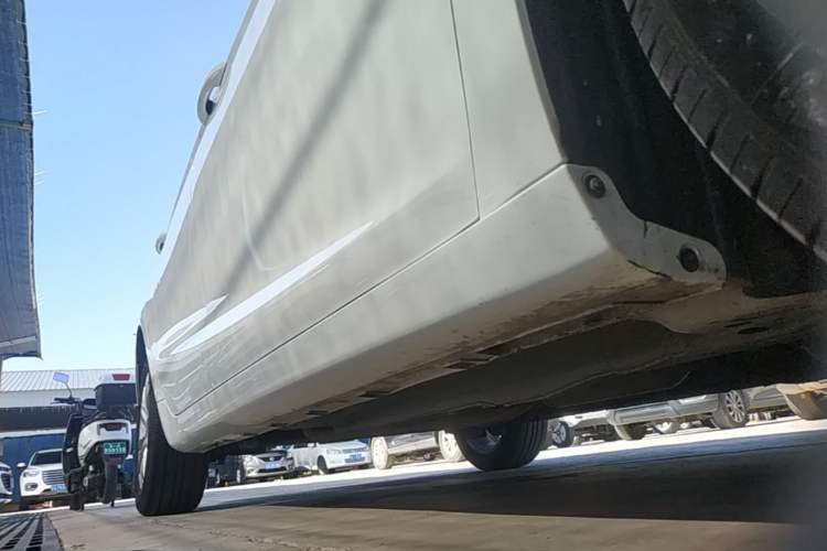 Used Geely Auto Emgrand GL 2020 1.4T CVT Luxury Model Right Side Sill