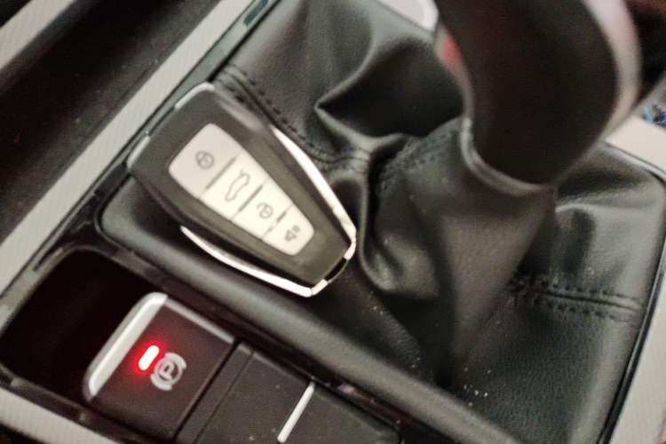 Used Geely Auto Emgrand GL 2020 1.4T Manual Asian Games Edition Vehicle Key