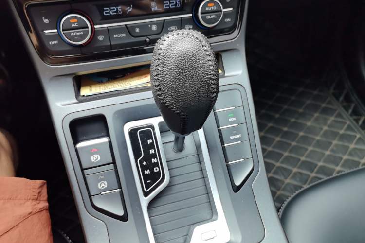 Used Geely Auto Emgrand GL 2021 UP 1.4T CVT Flagship Model Gear Lever