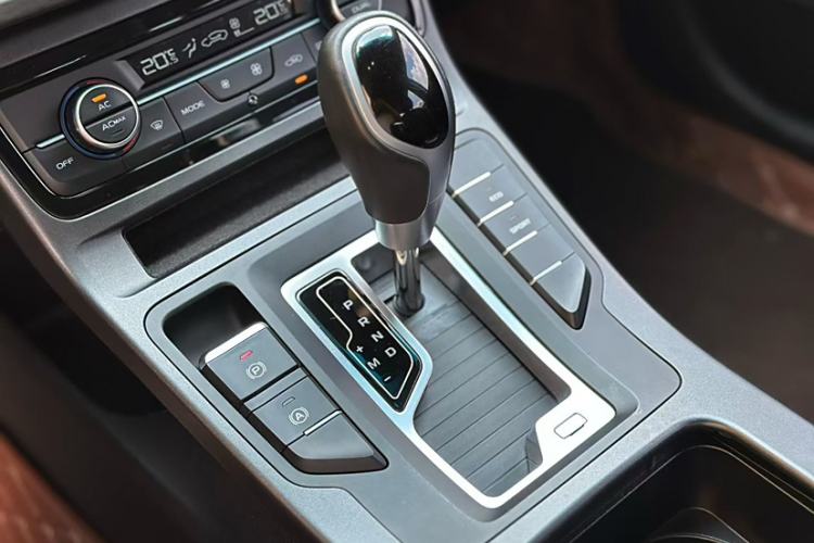 Used Geely Auto Emgrand GL 2021 UP 1.4T CVT Leading Edition Interior 4