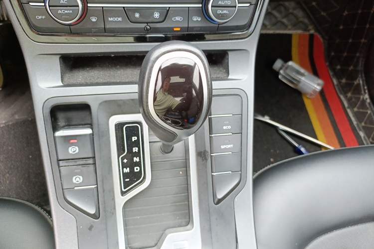 Used Geely Auto Emgrand GL 2021 UP 1.4T CVT Luxury Edition Gear Lever
