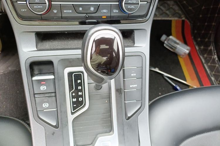 Used Geely Auto Emgrand GL 2021 UP 1.4T CVT Luxury Edition Gear Lever