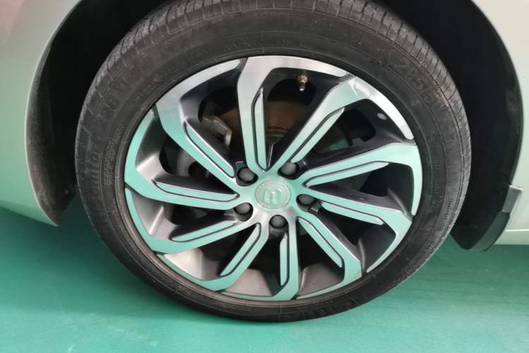 Used Geely Auto Emgrand GL 2021 UP 1.4T CVT Luxury Edition Left Front Wheel Hub