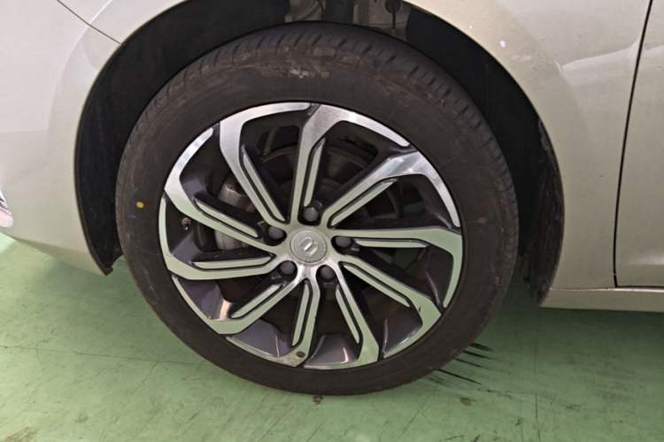 Used Geely Auto Emgrand GL 2021 UP 1.4T CVT Luxury Edition Left Front Wheel Hub