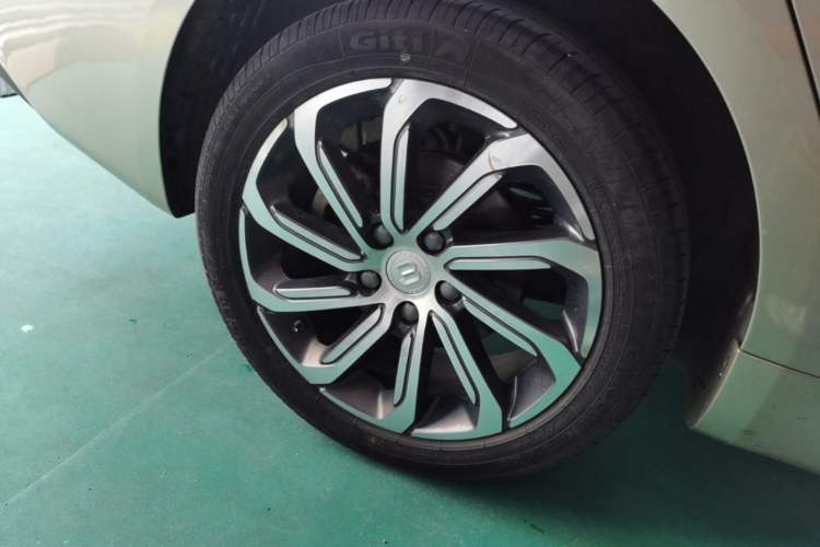 Used Geely Auto Emgrand GL 2021 UP 1.4T CVT Luxury Edition Right Rear Wheel Hub