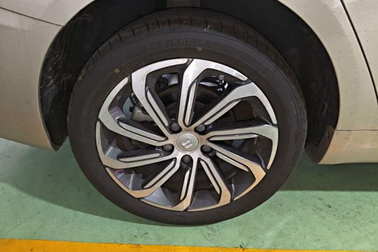 Used Geely Auto Emgrand GL 2021 UP 1.4T CVT Luxury Edition Right Rear Wheel Hub
