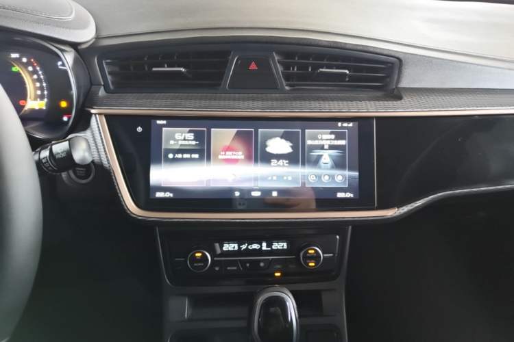 Used Geely Auto Emgrand GL 2021 UP 1.4T CVT Luxury Edition Audio And AC Panel
