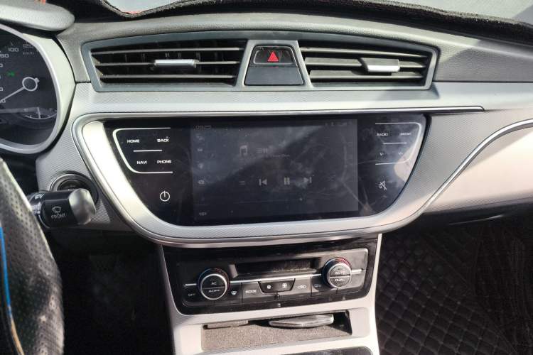 Used Geely Auto Emgrand GL 2021 UP 1.4T Manual LingShang Model Audio And AC Panel