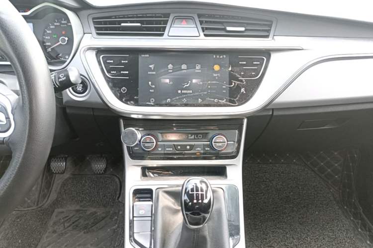 Used Geely Auto Emgrand GL 2021 UP 1.4T Manual LingShang Model Audio And AC Panel