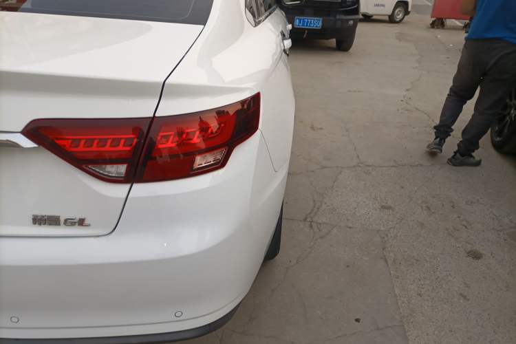 Used Geely Auto Emgrand GL 2021 UP 1.4T CVT Luxury Edition Exterior 3