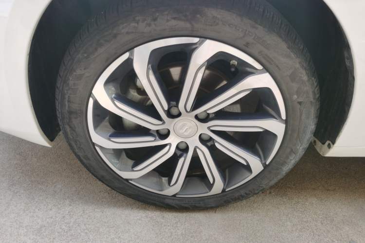 Used Geely Auto Emgrand GL 2021 UP 1.4T CVT Luxury Edition Exterior 4